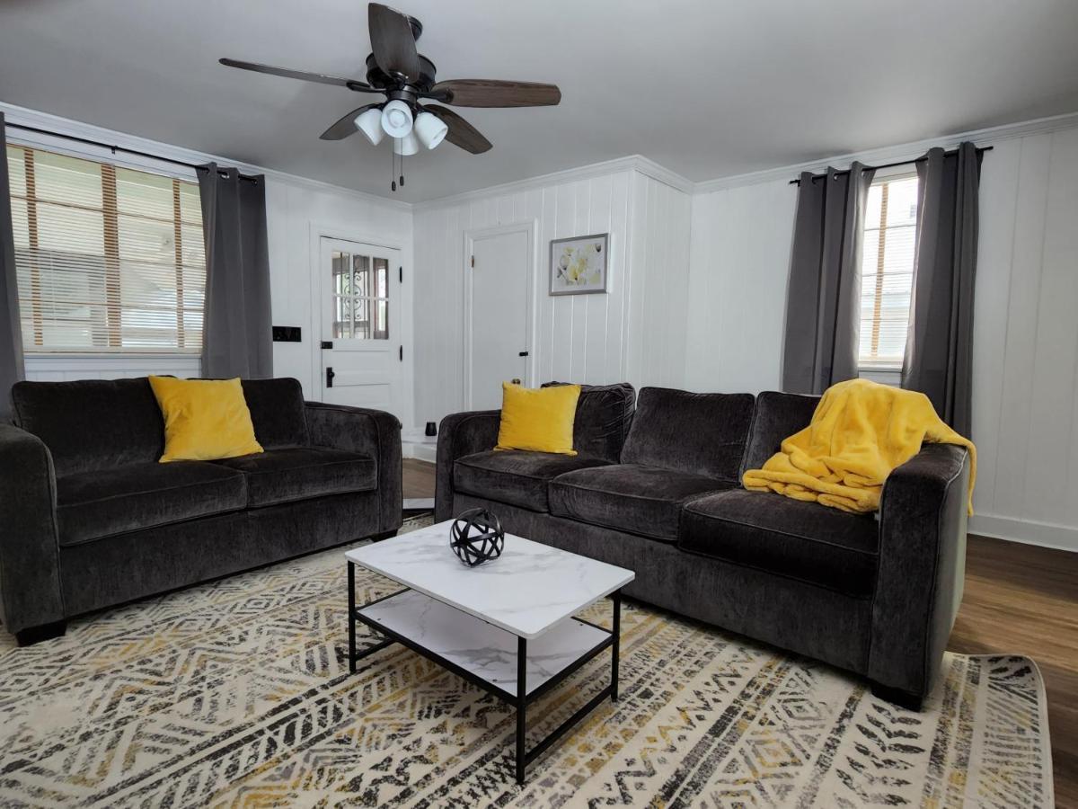Spacious Centrally Located 3 Bed 2 Bath - Sleeps 8 Montgomery Buitenkant foto