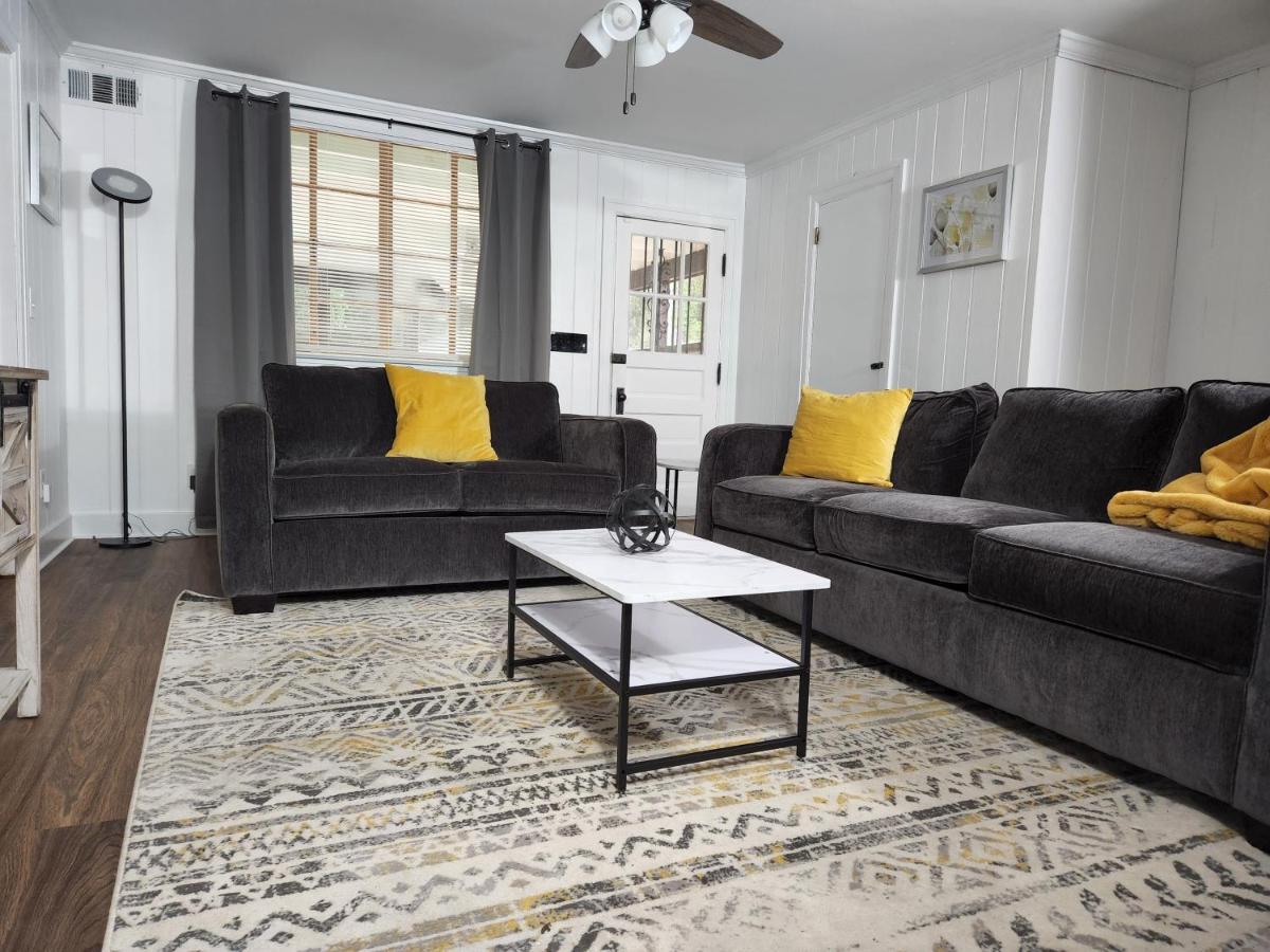 Spacious Centrally Located 3 Bed 2 Bath - Sleeps 8 Montgomery Buitenkant foto
